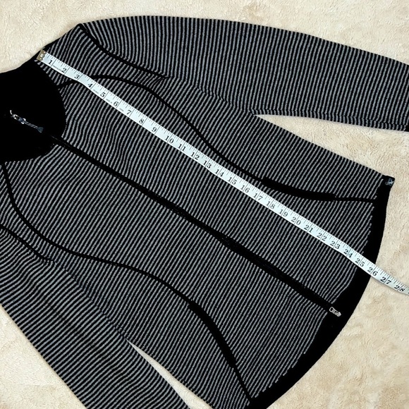 Eddie Bauer Black & Gray Striped Full Zip Mock Neck Knit Sweater - Size Medium - Picture 6 of 15